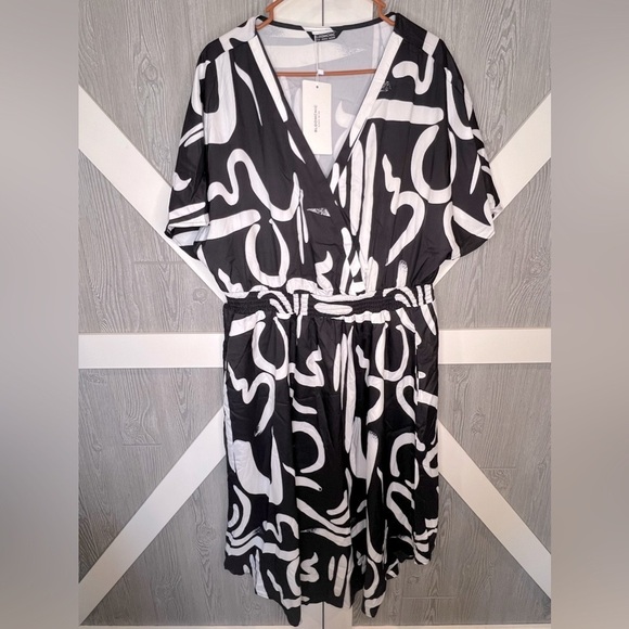 BloomChic Dresses & Skirts - 180. NWT Bloomchic Black/White Faux Wrap Dress 18/20 (2X)